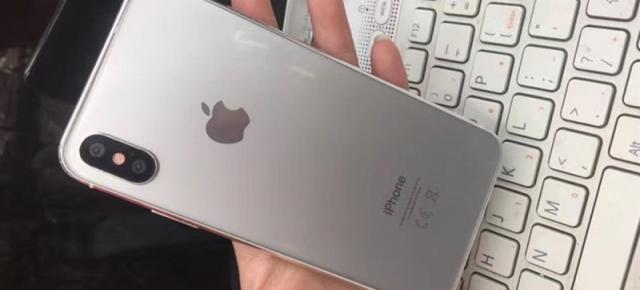 iPhone 8 în varianta prototip se afișează din nou în fotografii; vedem varianta pe argintiu