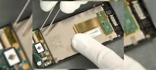 Sony Ericsson XPERIA X1 disecat chirurgical (video)