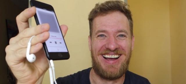 iPhone 7 primeşte jack audio după o găurire cu burghiul şi nişte hacking DIY, plus cumpărat componente din China (Video)