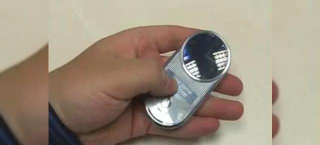 Preview al lui Motorola Aura, telefonul de lux cu display circular