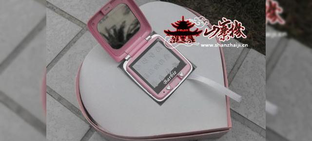 Telefonul chinezesc Barbie nu este doar o clona
