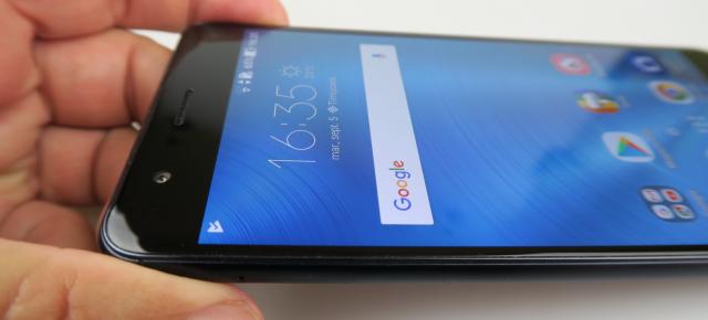 ASUS ZenFone Zoom S: Conectivitate mixtă privind caracteristicile, bizară chiar