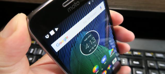 Motorola Moto G5 Plus: Design similar cu G5, lat dar comod