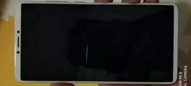 Un nou telefon Xiaomi Redmi Note scapă pe web, cu ecran 18:9 cu muchii înguste; Sa fie Redmi Note 5?