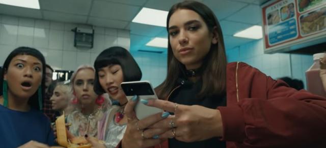 Google Pixel 2 primeşte o nouă reclamă axată pe avantajele lui Google Assistant, Google Photos şi camera de top