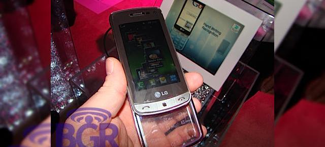 Experienta hands on cu LG GD900, telefonul cu tastatura transparenta