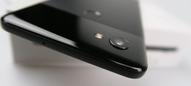Google Pixel 2 XL Unboxing: produs de LG, îmbunătăţit de Google (Video)