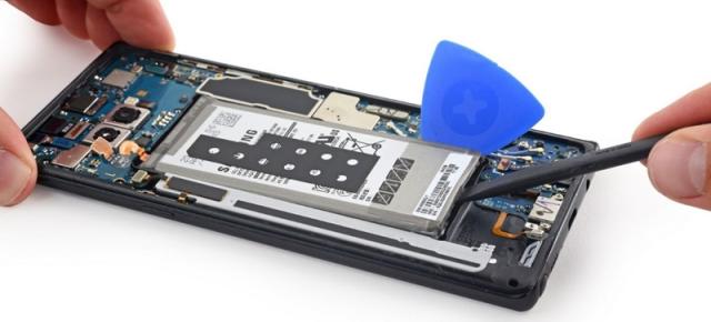 Samsung Galaxy Note 8 are probleme cu bateria; Tot mai multe cazuri de unităţi defecte semnalate