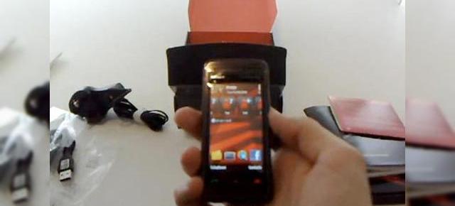 Nokia 5530 XpressMusic, scos din cutie si analizat in fata camerei (Video)