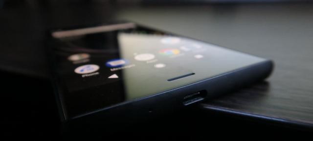 FCC certifică un smartphone Sony Xperia misterios ce sosește fără jack audio; vine cu ecran de 5.7 inch