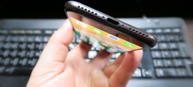 Apple iPhone 8: Multimedia - Difuzoarele stereo îşi fac treaba bine, dar nu bat predecesorii
