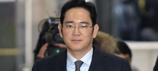 Moştenitorul imperiului Samsung, Lee Jae-yong este eliberat din închisoare mai devreme
