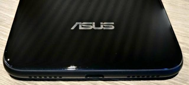 ASUS ZenFone 5 Lite apare într-o fotografie reală; Vedem și o randare care prezintă variantele de culoare