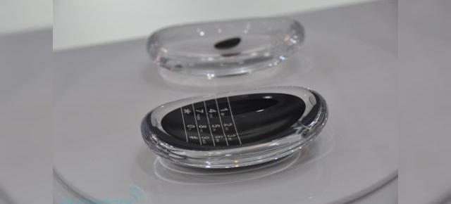 Fujitsu prezinta un telefon concept elegant din sticla