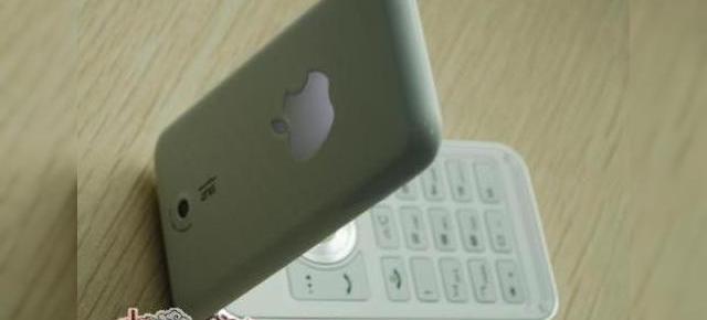 Apple Q300 Ultra, o clona de iPhone destul de aratoasa