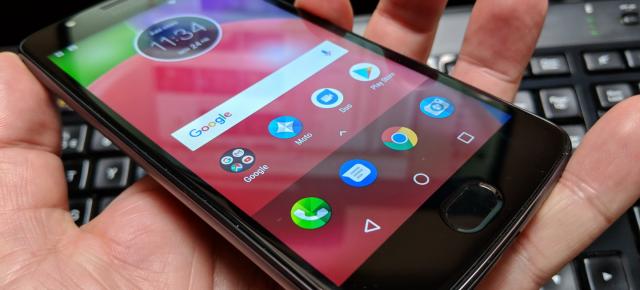 Motorola Moto E4: Design generic, dar măcar e pe bază de metal