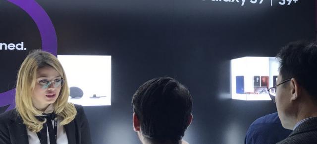 Samsung Galaxy S9 a debutat în România printr-un eveniment local fastuos, cu un concert al unei trupe via AR Emoji