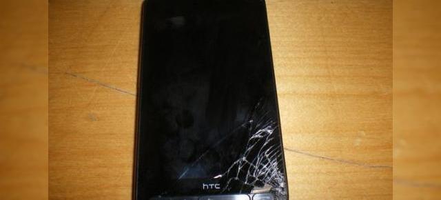 HTC HD2 versus asfalt, un test pe care nu vreti sa il faceti!
