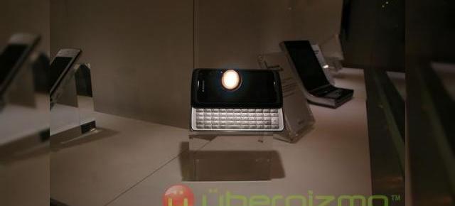 CES 2010: Identity prezinta un prototip de telefon-MID