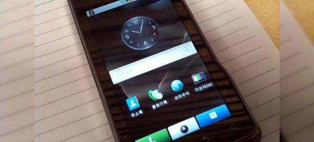 XT701, primul telefon Android al Motorola fara tastatura fizica, disponibil in Corea sub denumirea XT720