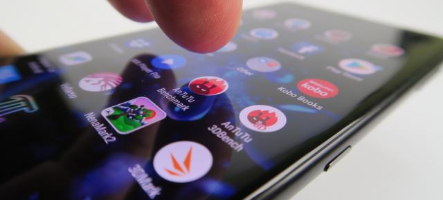 Sony Xperia XZ2: Benchmark-uri de campion Android, stăpân la GPU