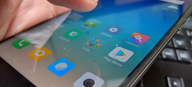 Xiaomi Redmi 5 Plus: Conectivitate cu rezultate bunicele, dar doar midrange