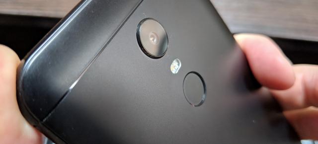 Xiaomi Redmi 5 Plus: Cameră bună la selfie, culori şi la captură video
