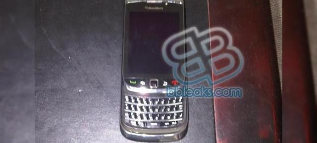 Primele imagini cu sliderul BlackBerry; sa fie acesta Storm 3?