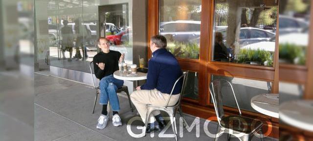 Bossul Apple, Steve Jobs si Eric Schmidt, CEO Google surprinsi la o cafea
