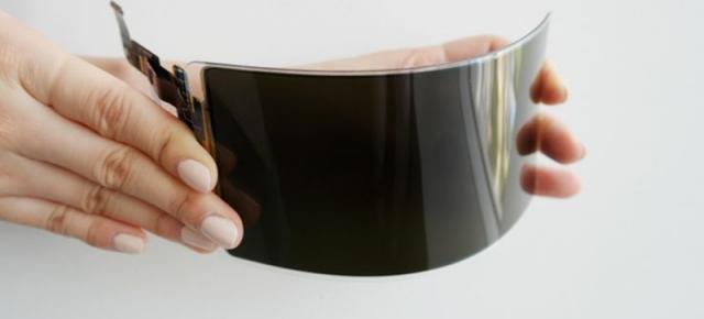 Samsung anunță dezvoltarea unui ecran de smartphone indestructibil similar cu Moto ShatterShield 