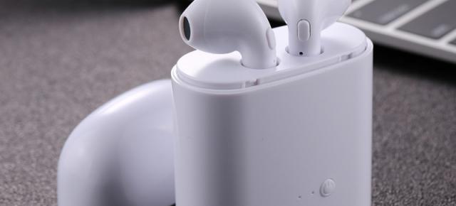 Reduceri la Cafago.com: încărcător wireless şi căşti în stil Apple AirPods (Cupon discount)