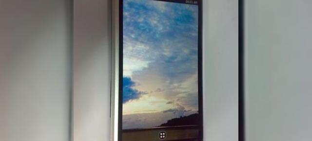 Specificatiile lui Nokia N9 dezvaluite: procesor de 1 GHz si display OLED de 4 inchi!