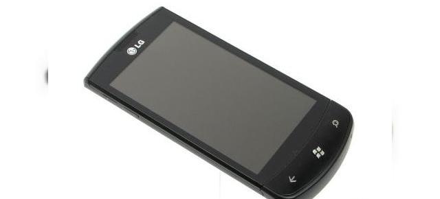 Prima recenzie de telefon Windows Phone 7? LG E900 sub lupa cehilor!