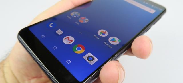ASUS ZenFone Max Pro (M1): Design unibody metalic, compact pentru un battery phone