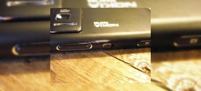 Nokia N8 sufera din cauza unei zgarieturi?