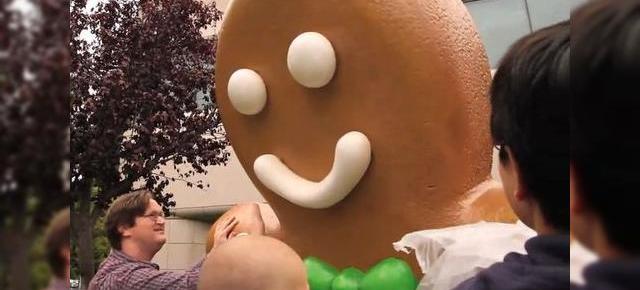 Google confirma existenta lui Gingerbread, plasand o imensa mascota in curtea campusului companiei din Mountain View