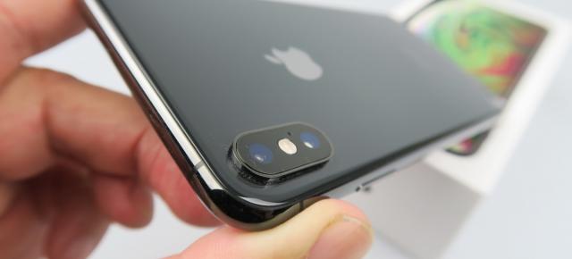 Apple iPhone XS Max: Design elegant, masiv, dar nu exagerat