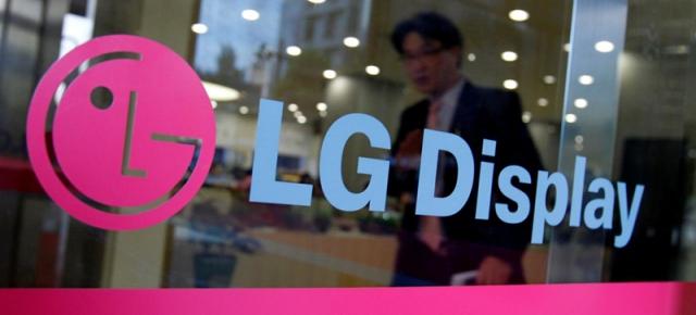 Mişcare riscantă: Apple comandă 400.000 de ecrane OLED de la LG