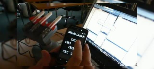 Ne pregătim de razboi cu... lansatorul de rachete controlat via Windows Phone 7 (Video)