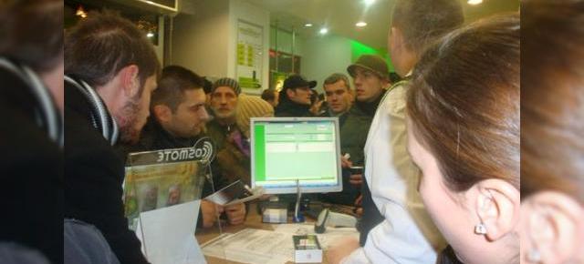 și s-a lansat și iPhone 4... prin Cosmote și Vodafone (Video)
