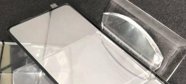 Cele mai noi protecţii de ecran pentru Galaxy S10 nu au orificiu frontal, dar apar şi unele cu decupaj mai mic pentru camera selfie