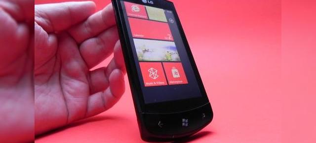 Transferuri fantomă de date pe Windows Phone 7? Microsoft promite că va remedia problema!