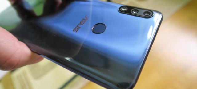 ASUS ZenFone Max Pro (M2): Design peste predecesor, prinde lumina interesant