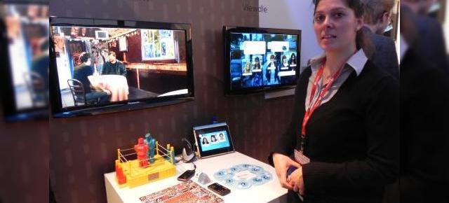 MWC 2011: Qualcomm ne prezintă o nouă aplicație augmented reality; generează un duel virtual Între roboți de jucărie (Video)