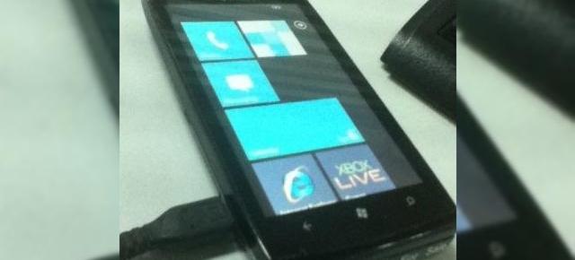 Noi imagini cu telefonul Sony Ericsson cu Windows Phone 7 scăpate pe web