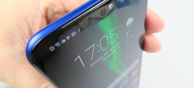 Huawei Honor 8X: Display nu prea luminos, OK mai degrabă la interior decât în bătaia soarelui