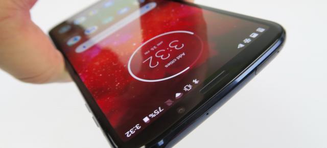 Motorola Moto Z3 Play: Design modular, ultra-subţire, lat