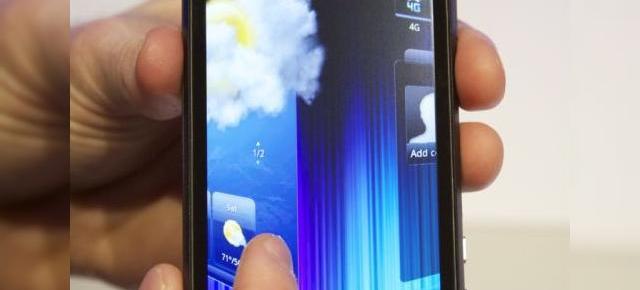 HTC EVO 3D și interfața HTC Sense 3.0 ni se prezintă Într-un clip hands on (Video)