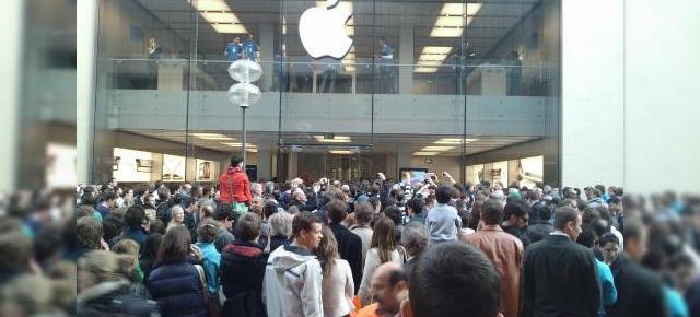 iPad 2 se lansează În Germania, În urale! Avem imagini unice de la fața locului! (Video)