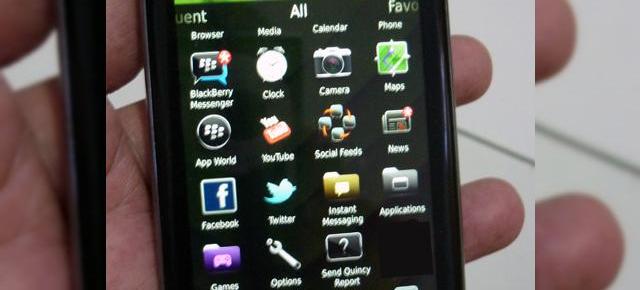 BlackBerry Touch, urmașul lui Storm apare În câteva imagini live; iată primele concluzii